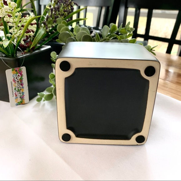 NWT set of 2 artificial plant arrangements in pots - Picture 4 of 5